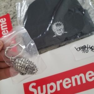 SOLD - 🔥Supreme - Hellraiser Beenie & key chain